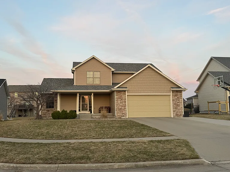 511 NW Benjamin Ct — Photo 1