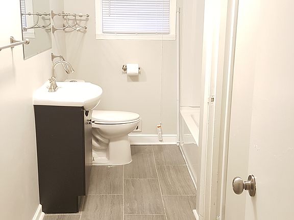 Bathroom, Unit B