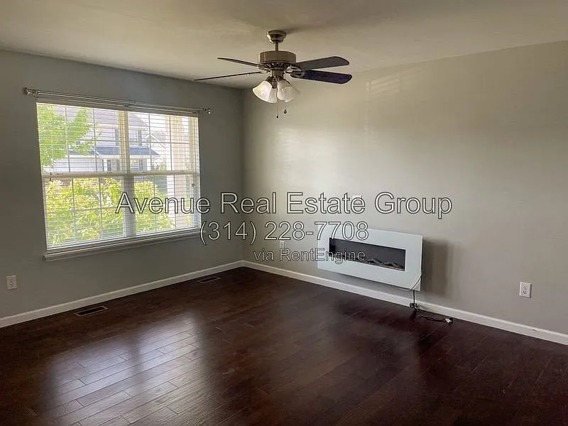 4 bed, 3.5 bath, 1906 sqft, $2,450 — Photo 3