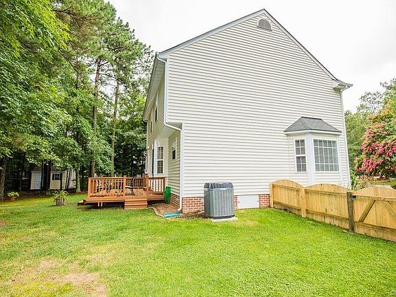 3rd image of 2805 Cody Pl