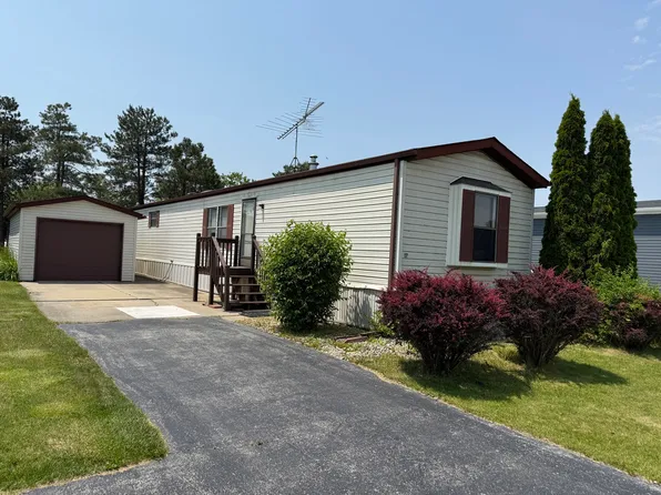 17 Cardinal Dr, Beecher, IL 60401