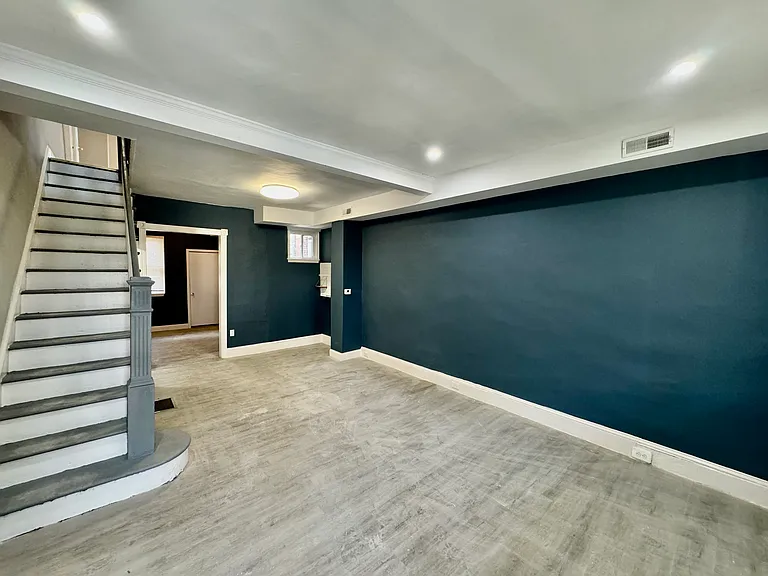 2528 S American St — Photo 9