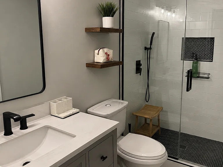 2555 W Moffat St #D — Photo 11