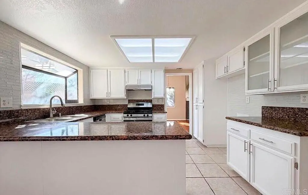 4 bed, 2.0 bath, 111 sqft, $2,000 — Photo 3