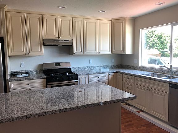 3rd image of 3331 Mount Vista Dr