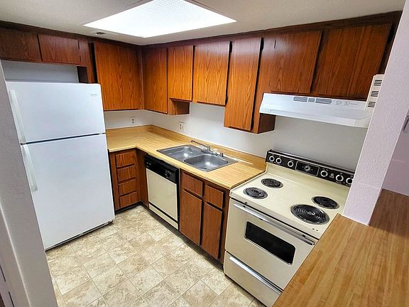 3rd image of 700 W University Dr Unit 113