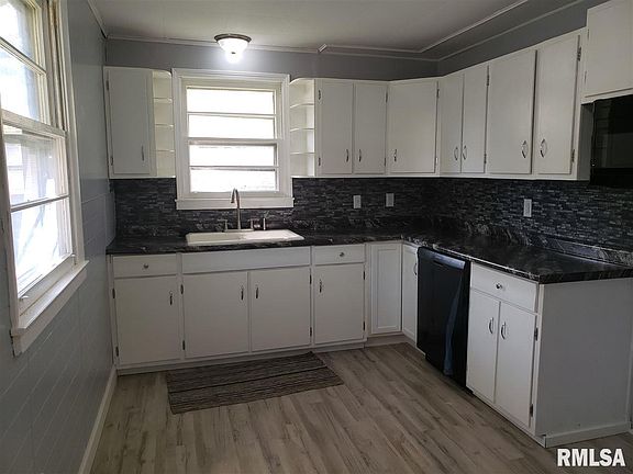 2nd image of 202 N I St