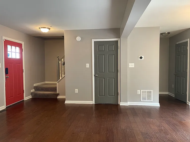 849 Berkshire Dr — Photo 2