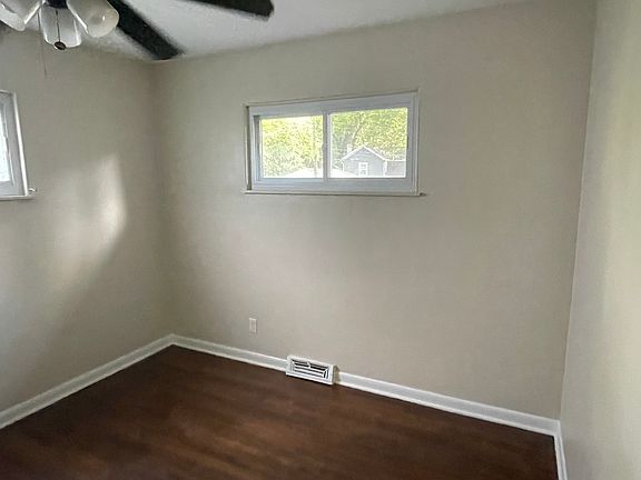 4th image of 1623 Sacramento Ave