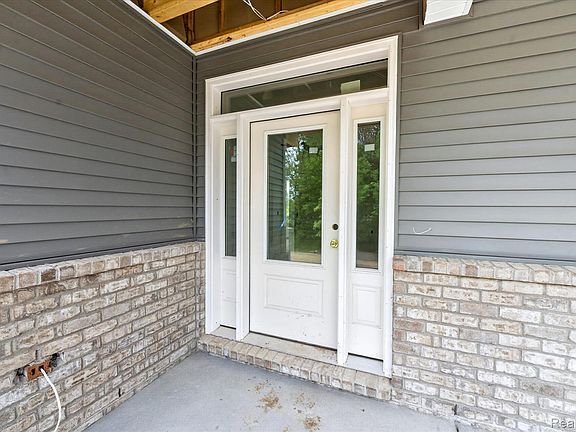 3rd image of 3297 Oak Grove Rd