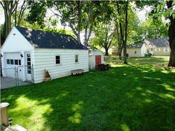 4th image of 2861 Belknap Ave NE