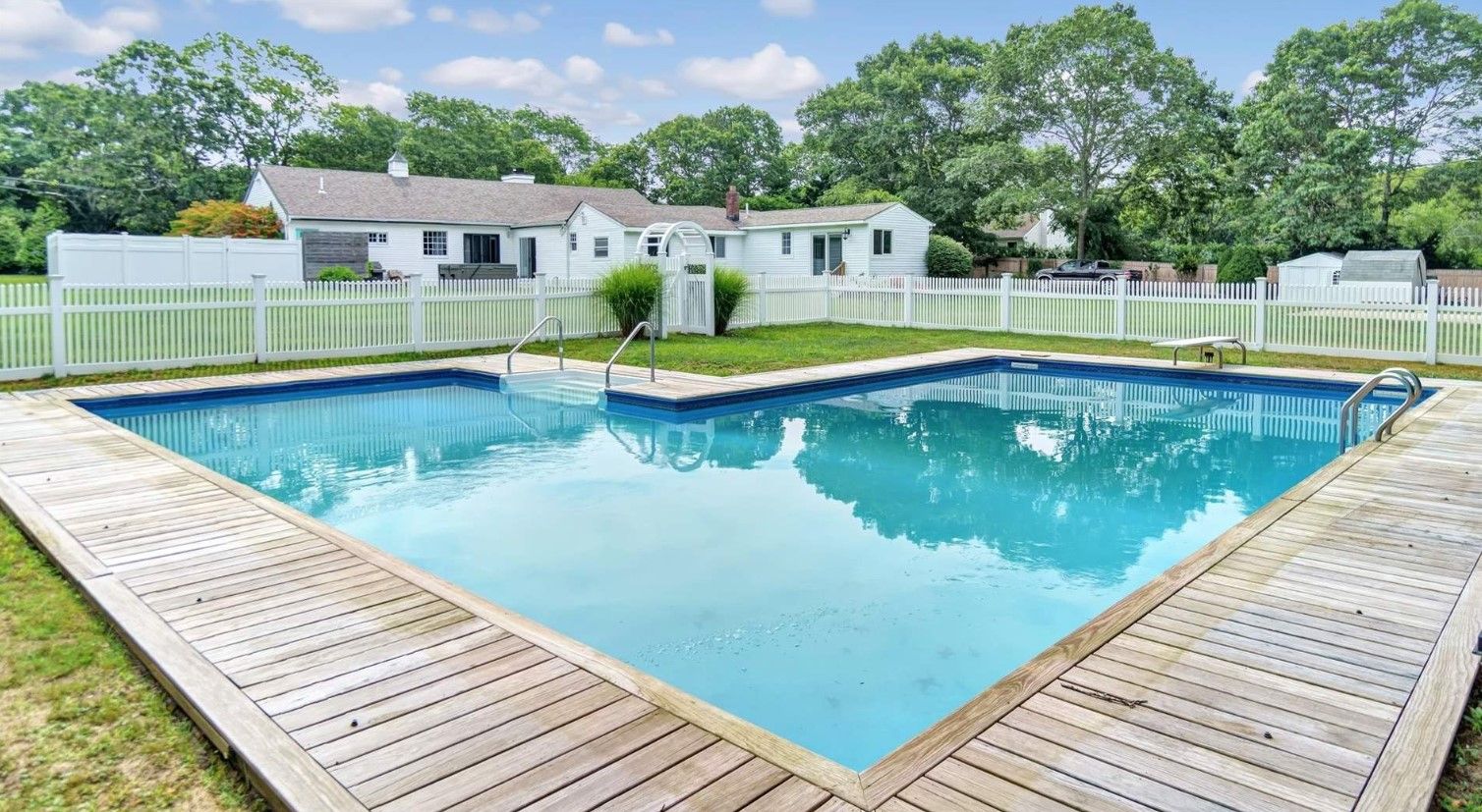 39 Peters Ln, Westhampton Beach, NY 11978 Out East