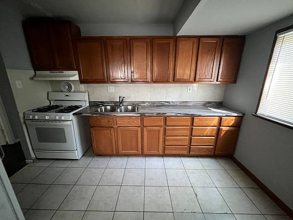 5th image of 10724 Spring Garden Dr
