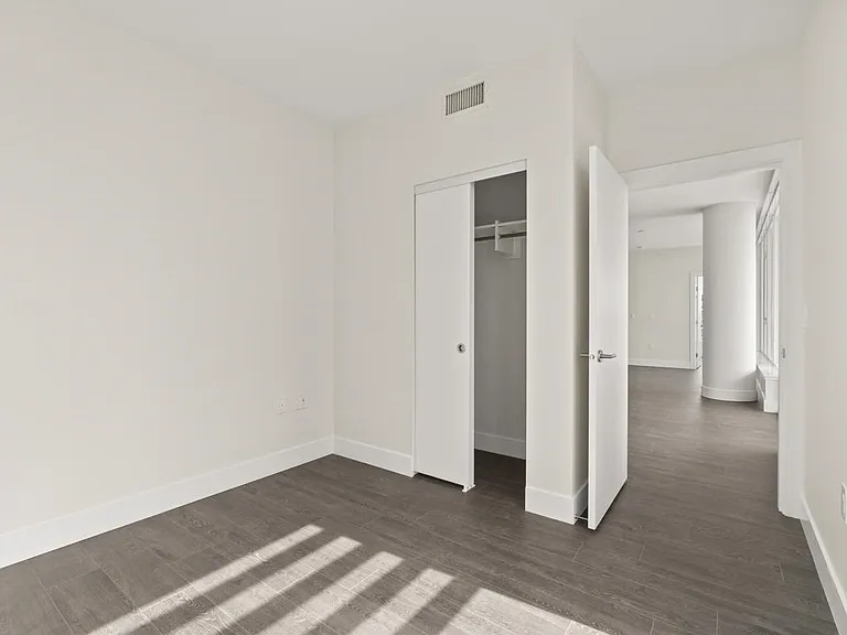 3438 Sawmill Cres #1302 — Photo 11