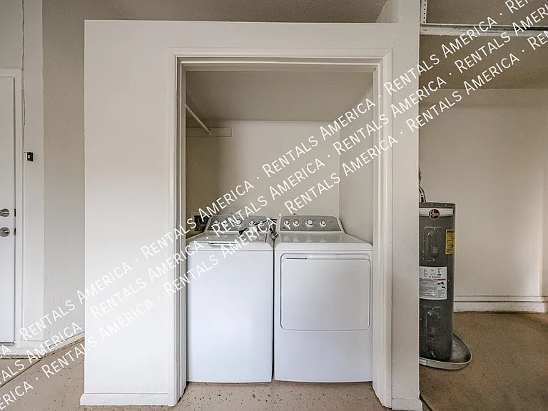 2842 E Irwin Ave — Photo 25
