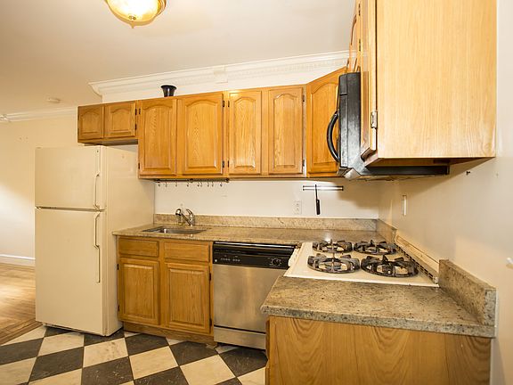 3rd image of 60 Allen St