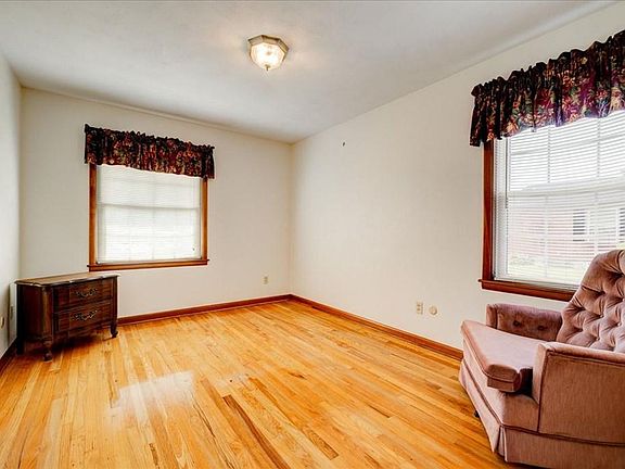 5th image of 735 Wesleyan Park Dr