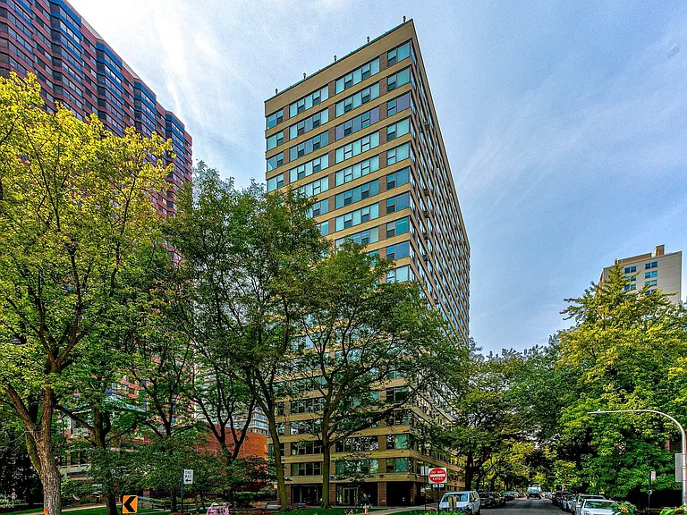 2970 N Lake Shore Dr #4A — Photo 1