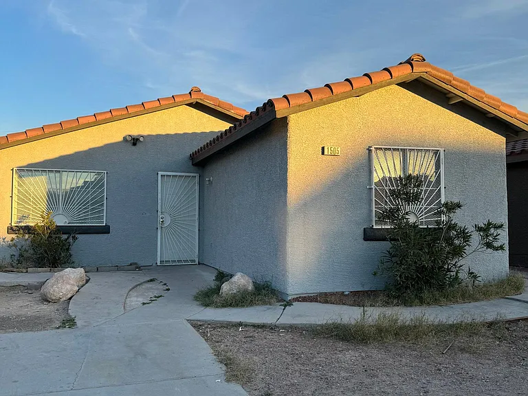 1505 Henry Dr — Photo 8