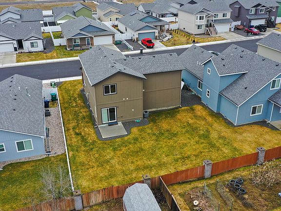 2nd image of 1605 E Marilyn Cir