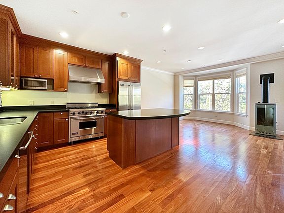 5th image of 1545 Lincoln Way #2