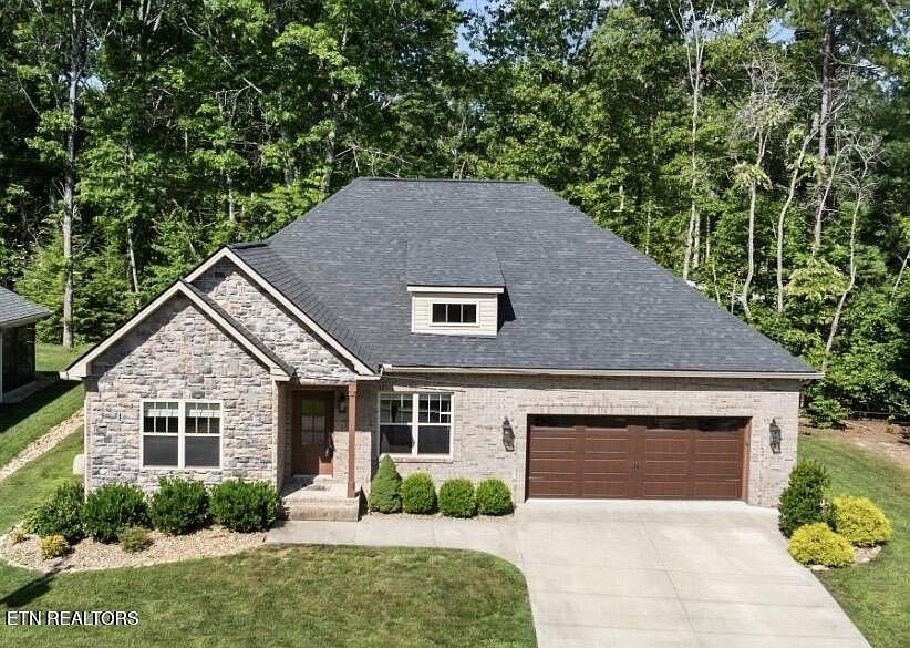 1st image of 10 King John Ln