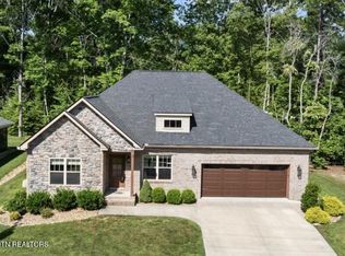 10 King John Ln, Crossville, TN 38558