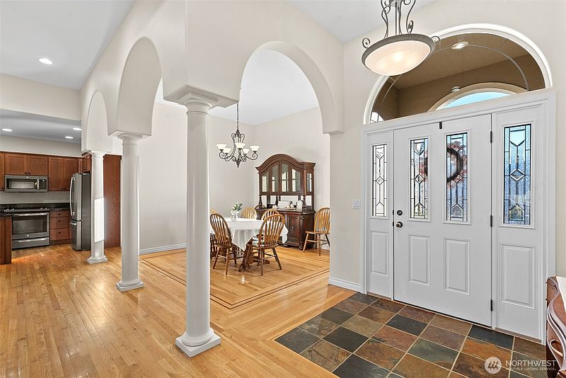 5th image of 105 Cascade Place
