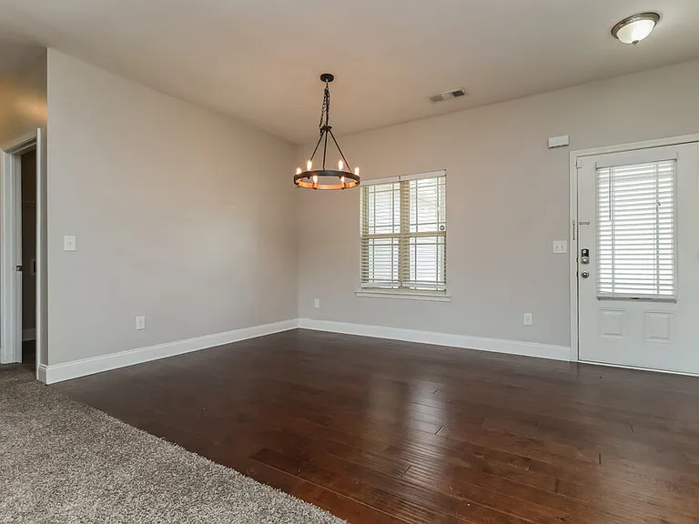 547 Joneus Dr — Photo 6