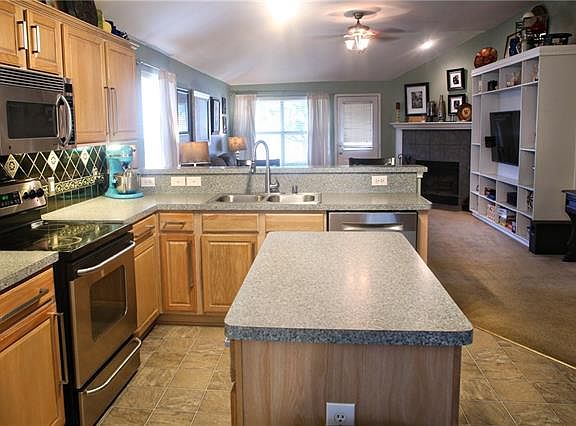 2nd image of 1006 Oak Hollow Ln