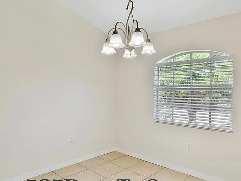 1204 Waycross St — Photo 5