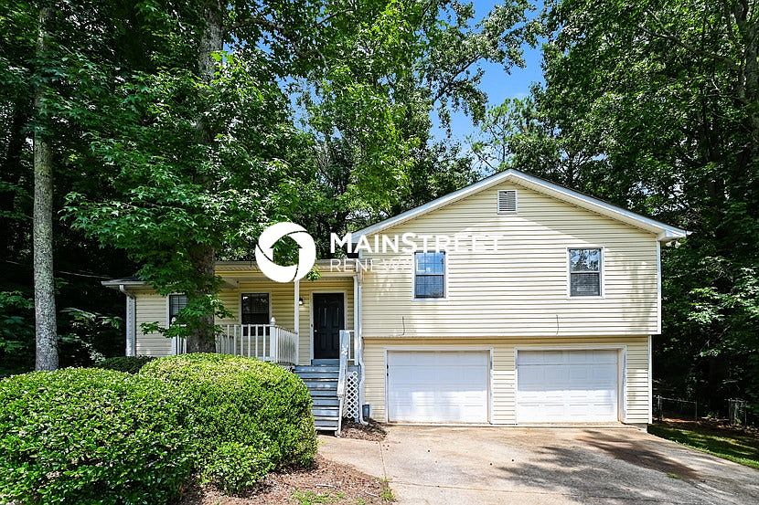 372 Kings Hill Ct SE