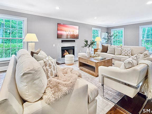 5th image of 17 Danforth Drive