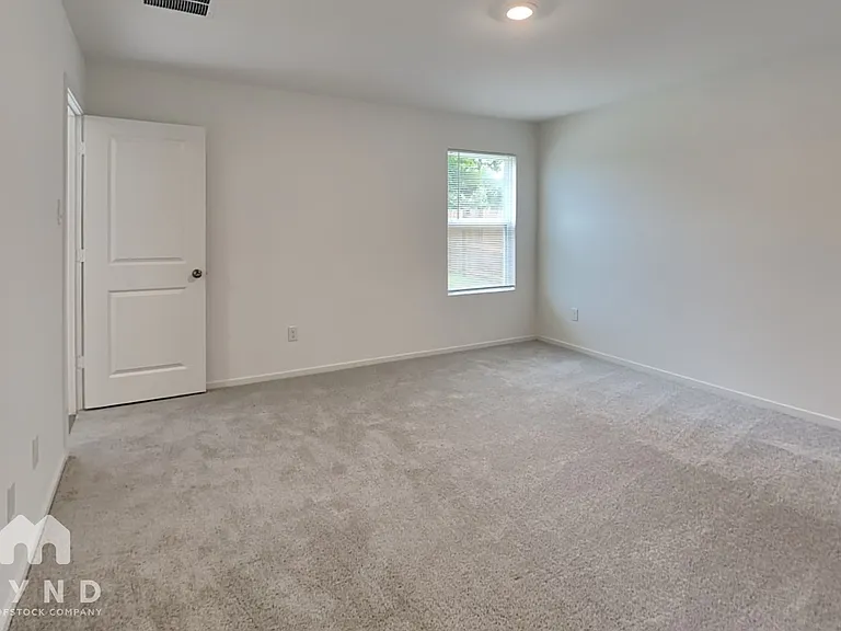 940 Capracotta Dr — Photo 6