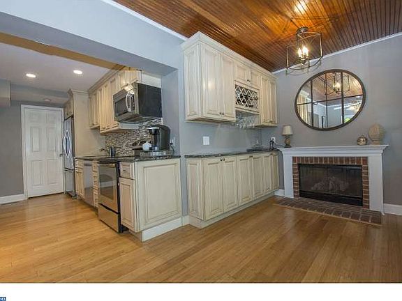 2nd image of 1312 Roosevelt Ave