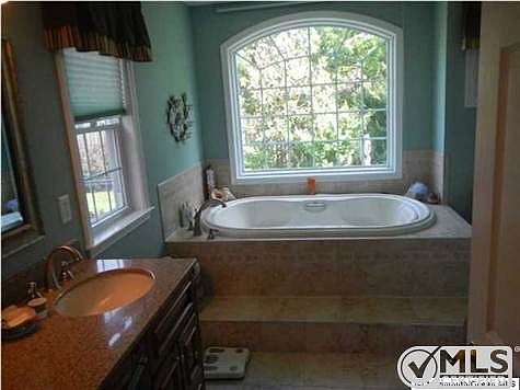 4th image of 530 Hemlock Hill Dr