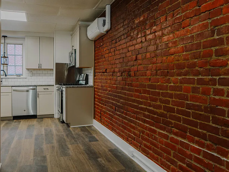 1531 Green St #2R — Photo 7
