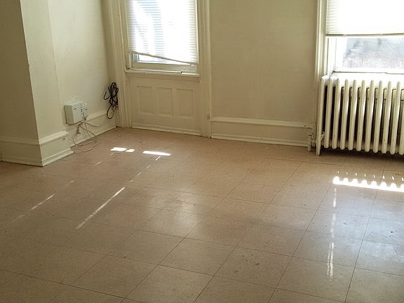 2nd image of 2816 W Oxford St