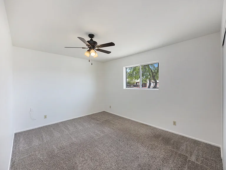 1316 W 13th St — Photo 11