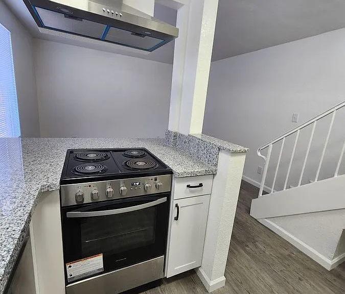 212 Hillcrest Dr #4 — Photo 6