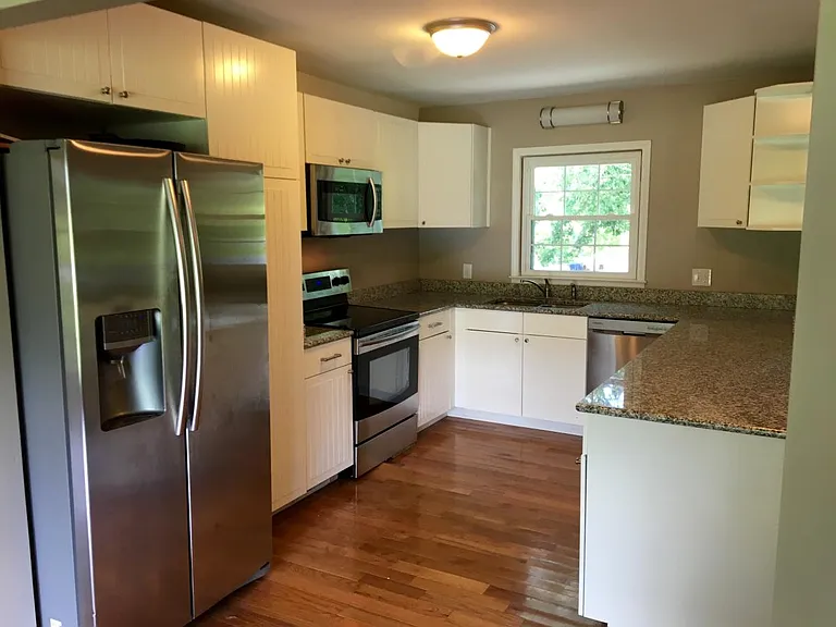 1211 Clearview Dr — Photo 3