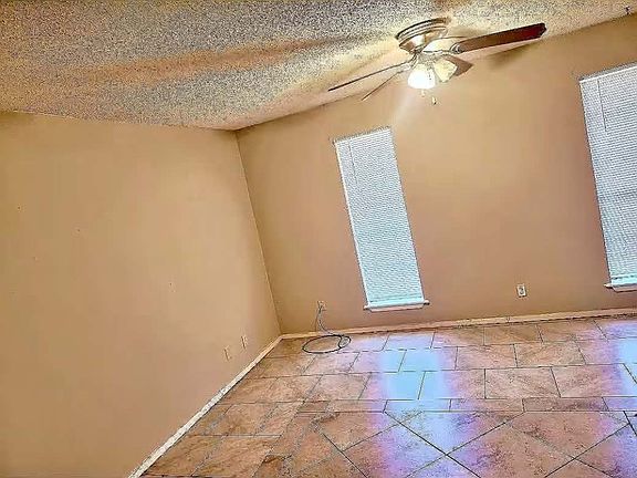 3rd image of 300 Blake Dr #B