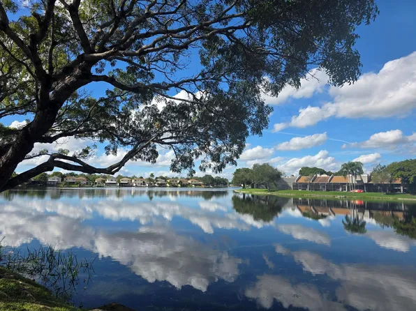 1001 Colony Point Circle #405, Pembroke Pines, FL 33026