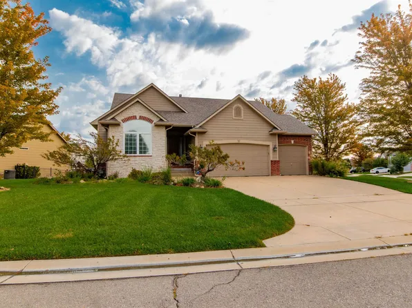 820 N Crescent Lakes Ct, Andover, KS 67002