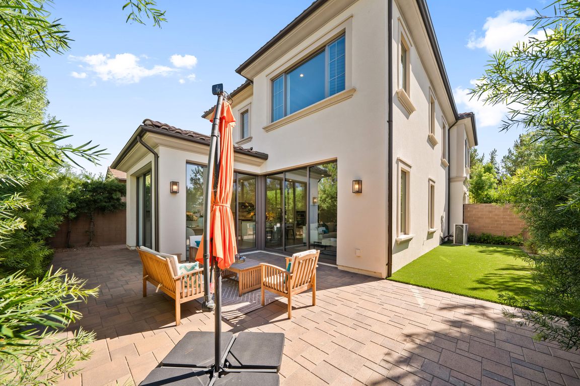 next background image