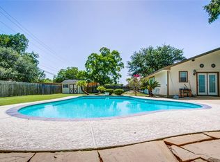 102 Wolf St, Schulenburg, TX 78956