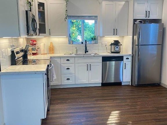5th image of 351 West Ct #1