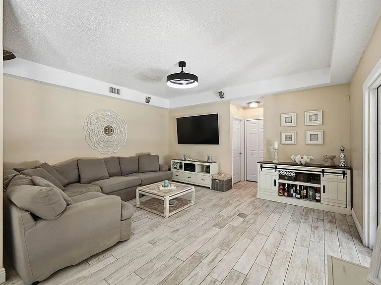 15073 Oak Chase Ct — Photo 13