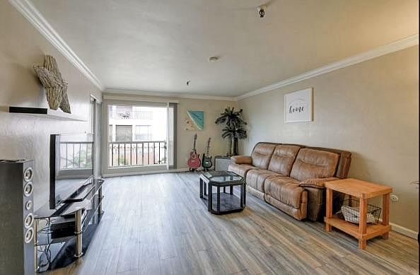 1st image of 4730 Noyes St APT 203
