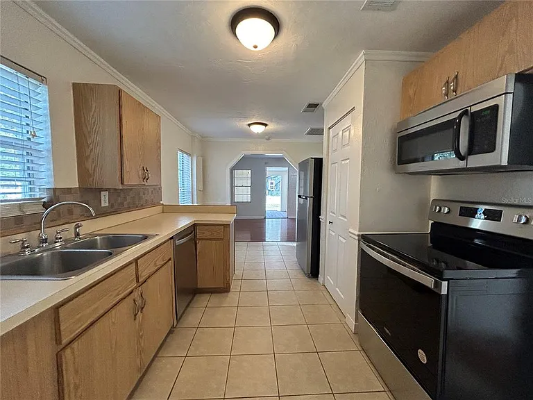 3304 NW 20th St — Photo 11